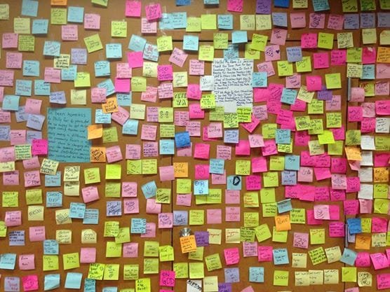 pizza sospesa senzatetto philadelphia post it mason wartman