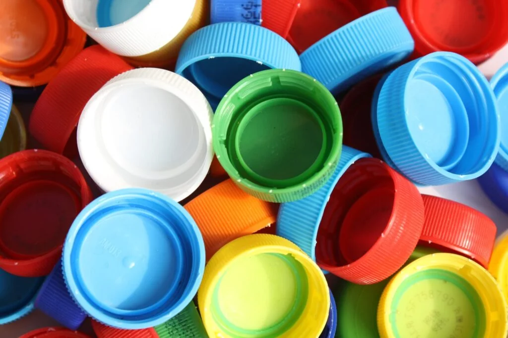 riciclo dei tappi di plastica idee 1