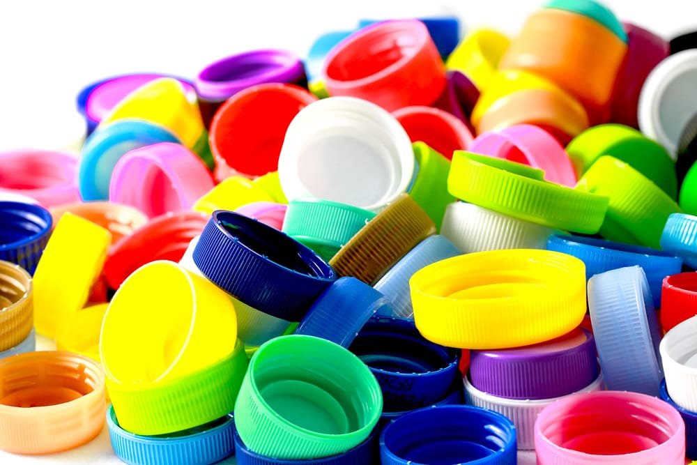 riutilizzo tappi plastica finanziare scuole ospedali 1