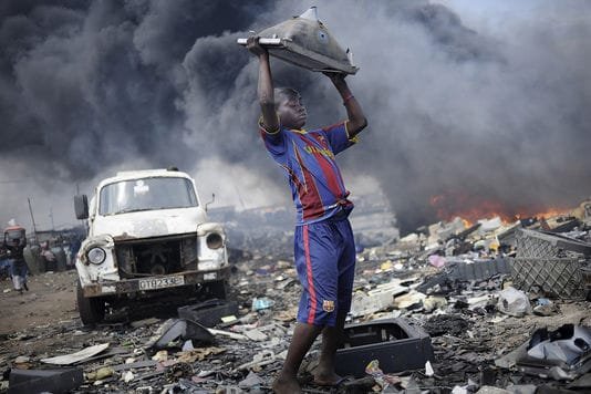 smaltimento rifiuti elettrici elettronici discarica agbogbloshie ghana rischi salute