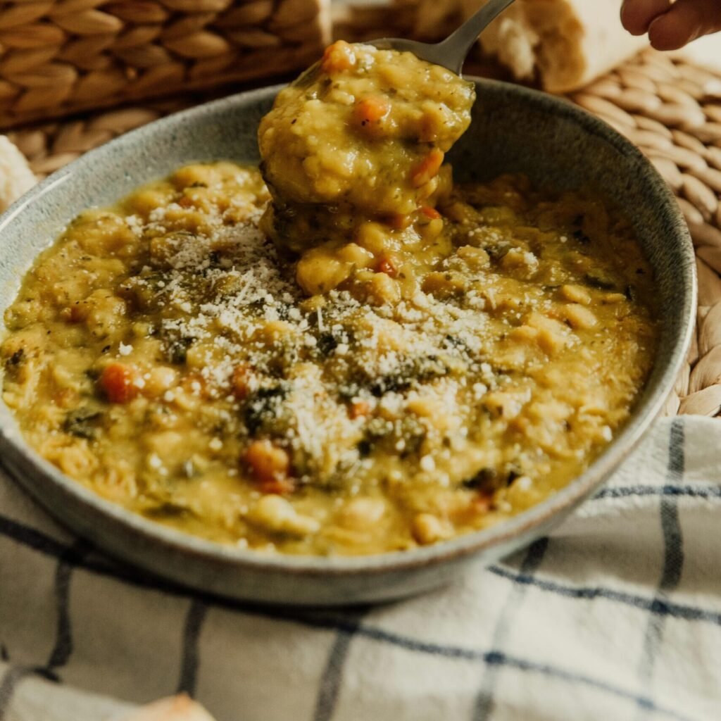 zuppa di patate e broccoli scaled e1717069658684