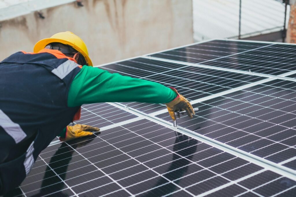 come si installa un pannello fotovoltaico scaled