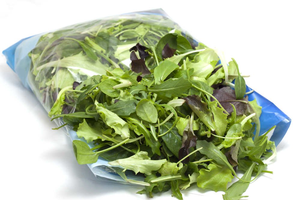 insalata in busta consumo spreco plastica 1