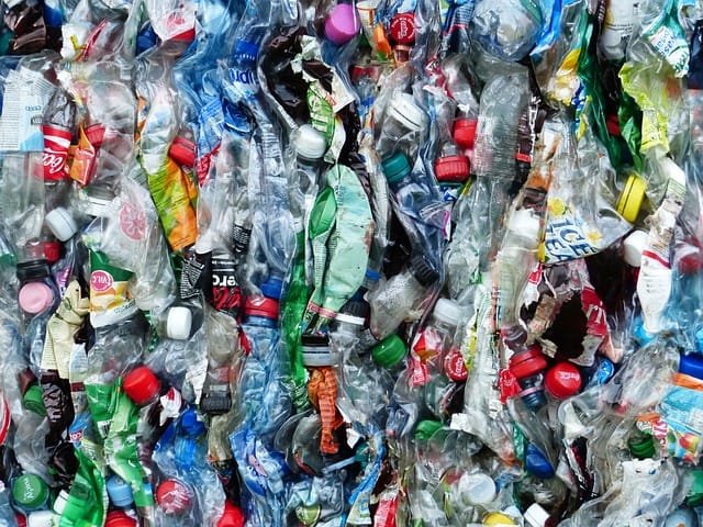 plastic bottles 115071 640