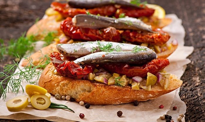 ricetta crostini alle acciughe