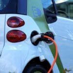 ¿Cómo hacer que las baterías eléctricas de coches y motos duren más?