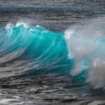 electricidad de las olas del mar