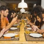 ¿Cómo funciona un restaurante sin móviles?