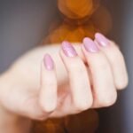 Esmalte de uñas semipermanente: qué es, colores y cómo aplicarlo