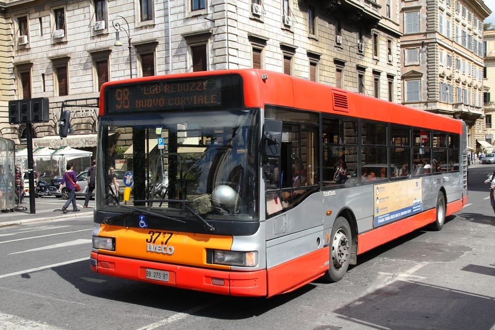 bus in italia video