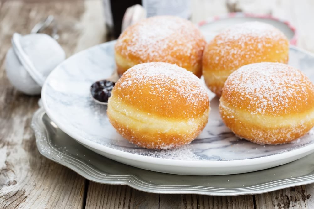 ricetta bomboloni ripieni fritti morbidissimi 7