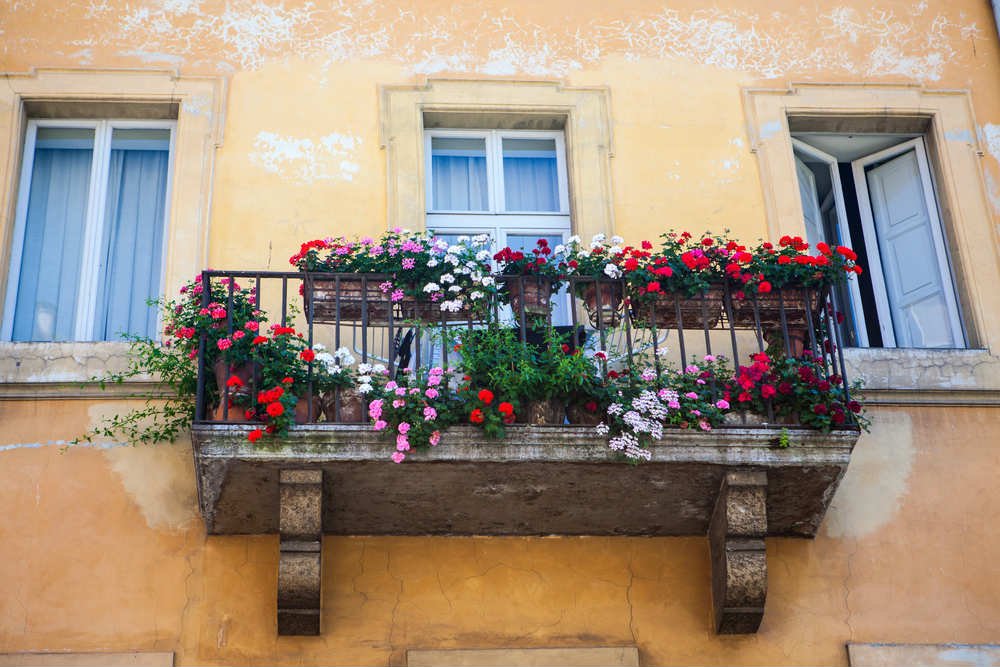 come arredare il balcone con i fiori